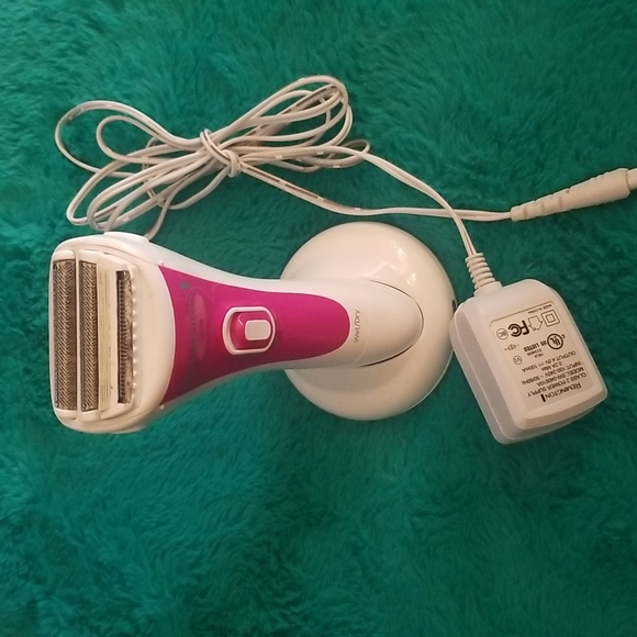 Womens Remington Wet / Dry Electric Rechargeable Shaver - Picture 1 of 3